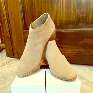 Dolce vita Keiton taupe suede booties size 8